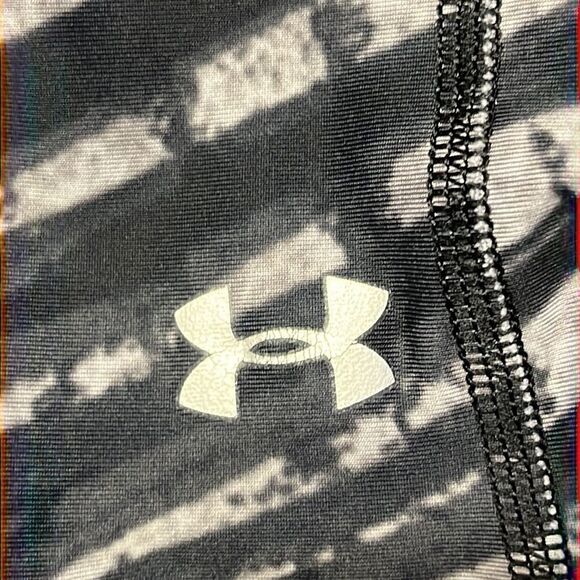 Under Armour Compression HeatGear Abstract Striped and Camo Cropped Legging- Sm - Picture 9 of 9